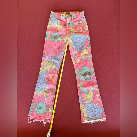 MOTHER DENIM Multicolor Patch Pocket Insider Flood Jeans in Psychic Floral - Picture 2 of 9